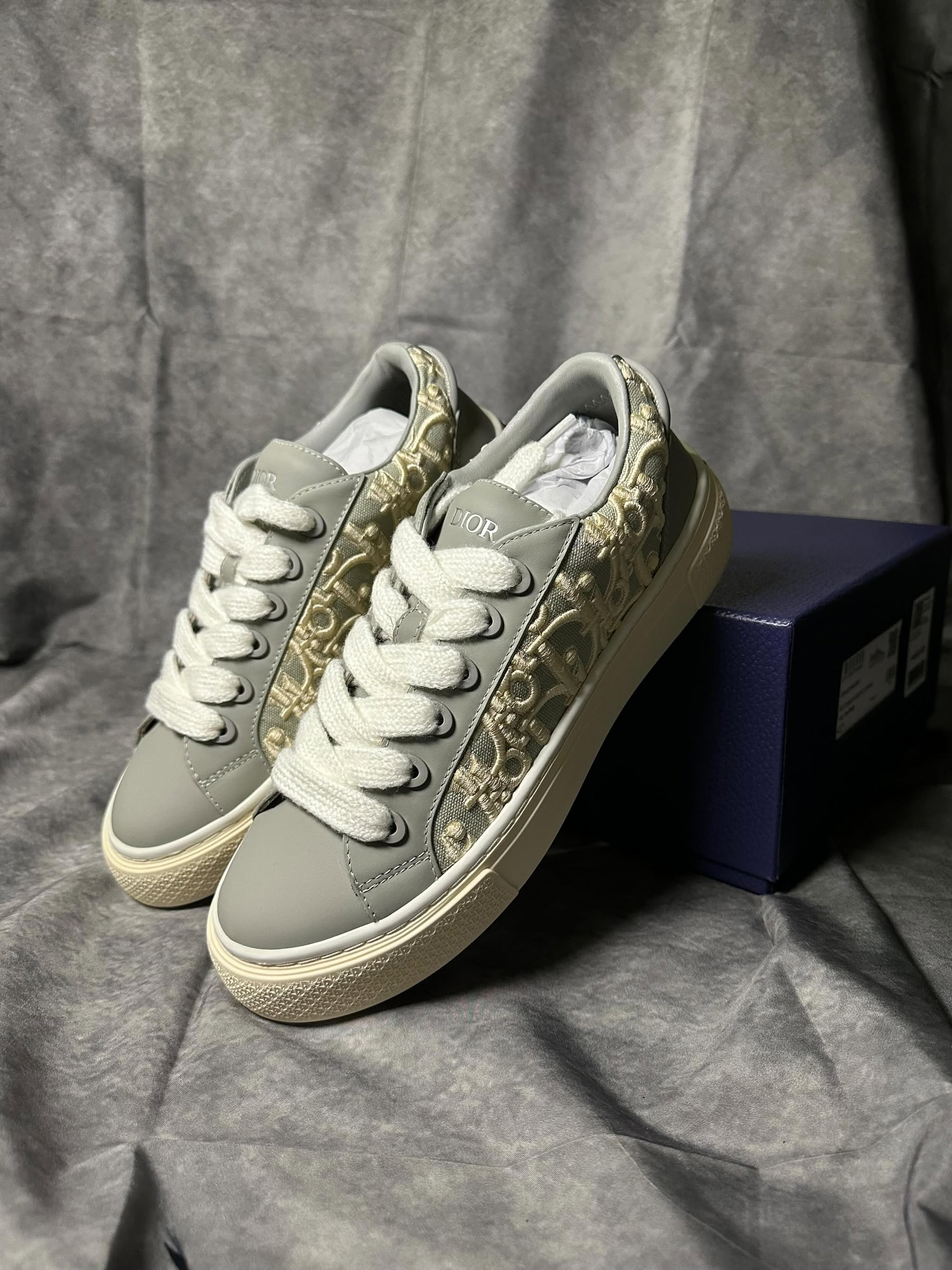 Dior B33