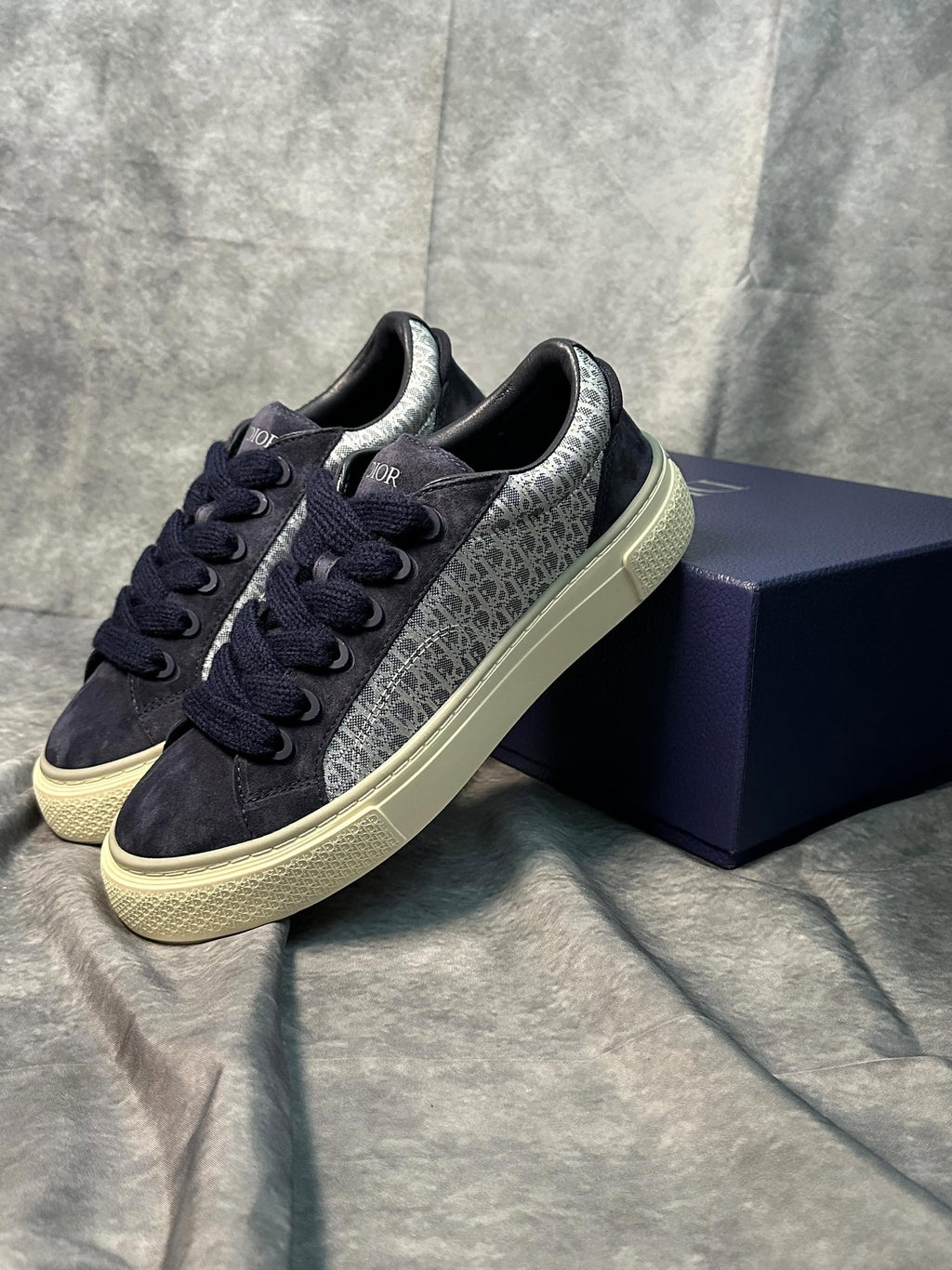 Dior B33