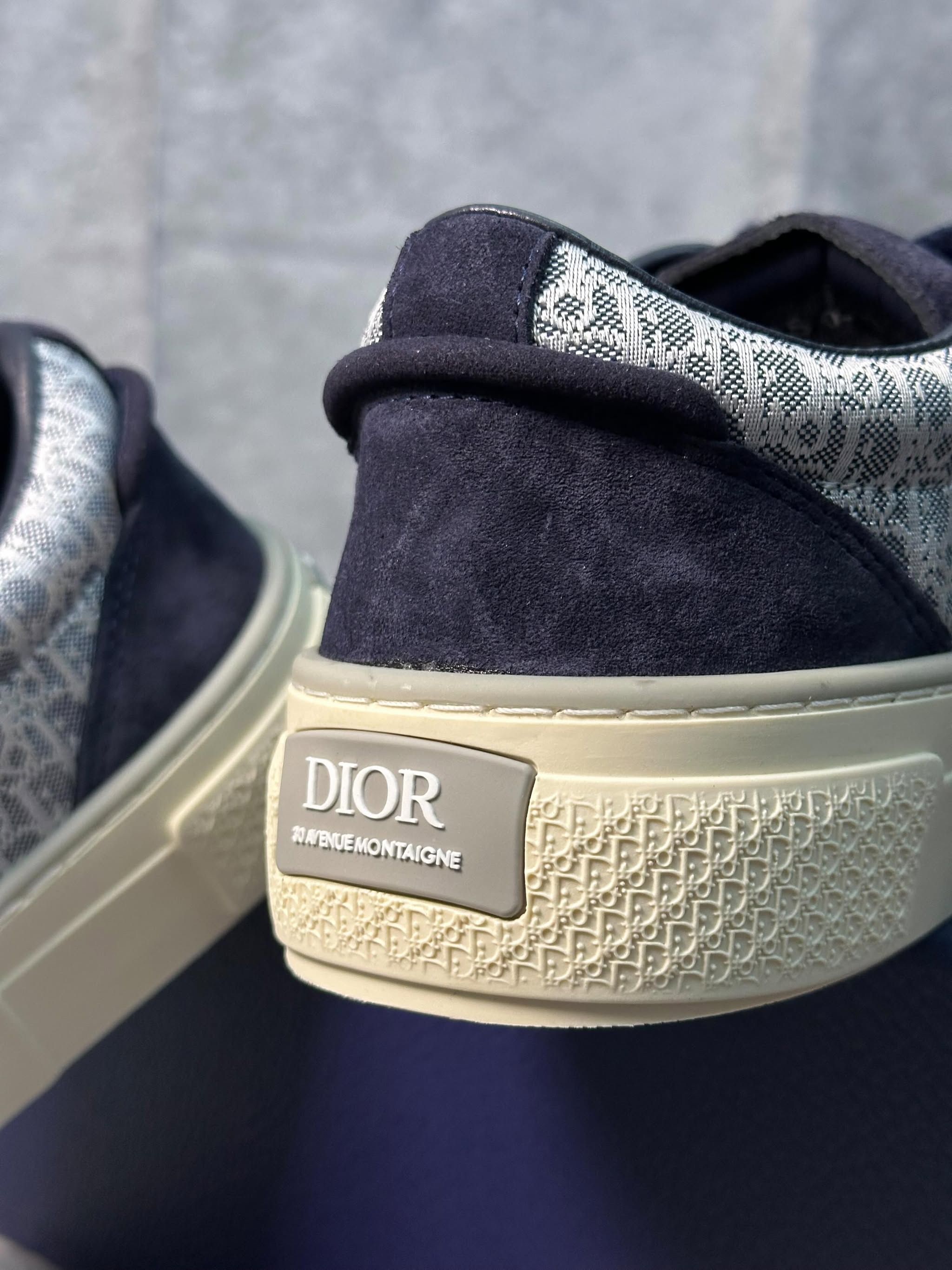 Dior B33