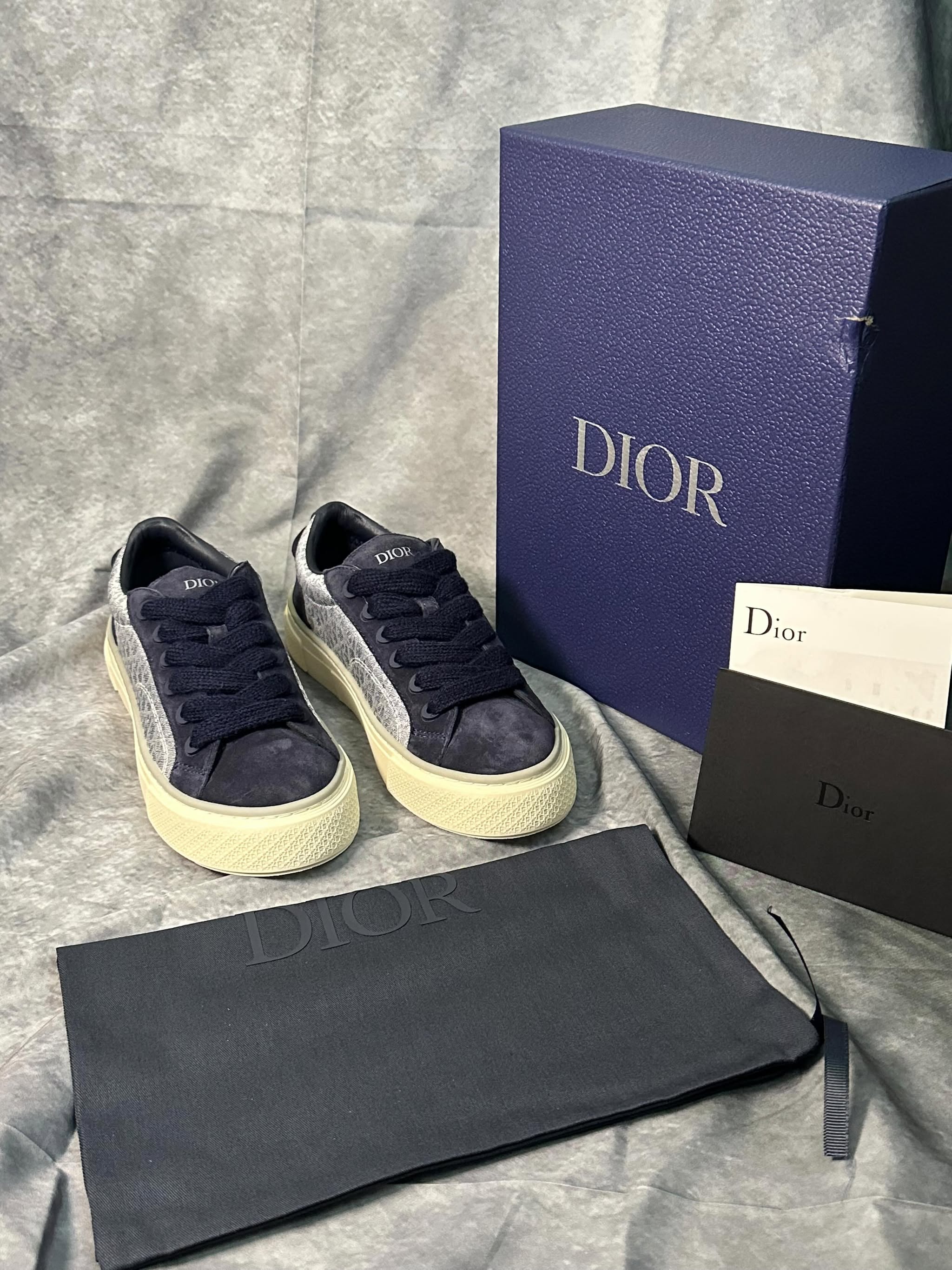 Dior B33