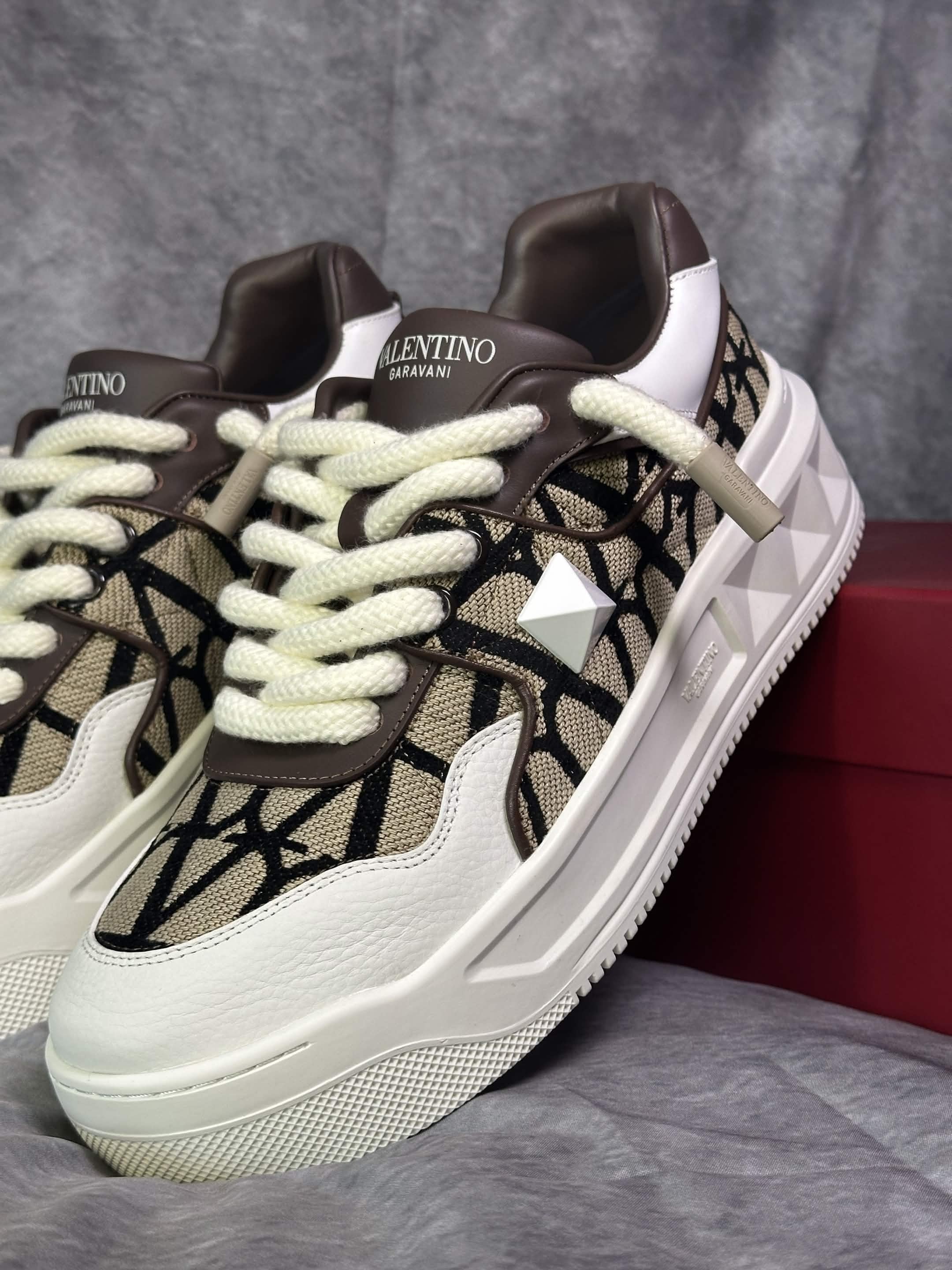 Valentino One Stud
