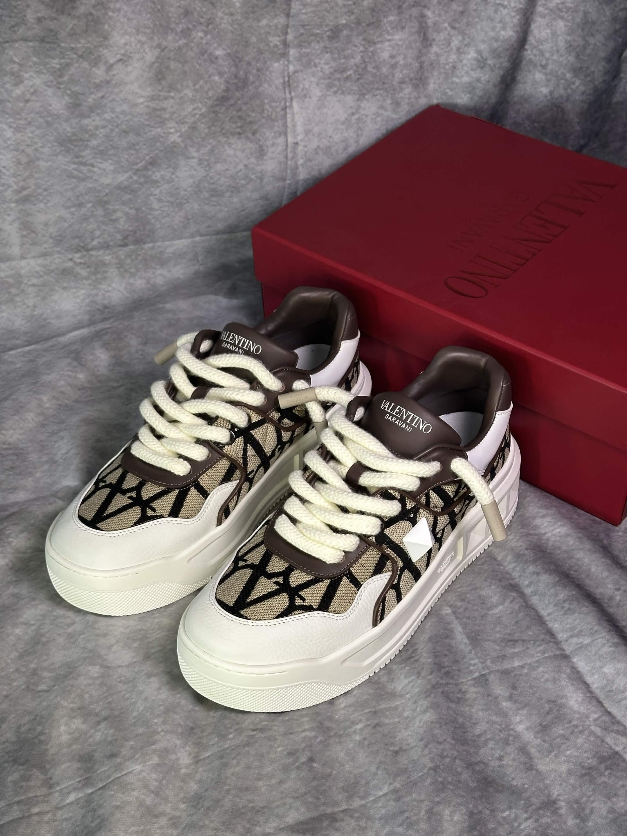Valentino One Stud