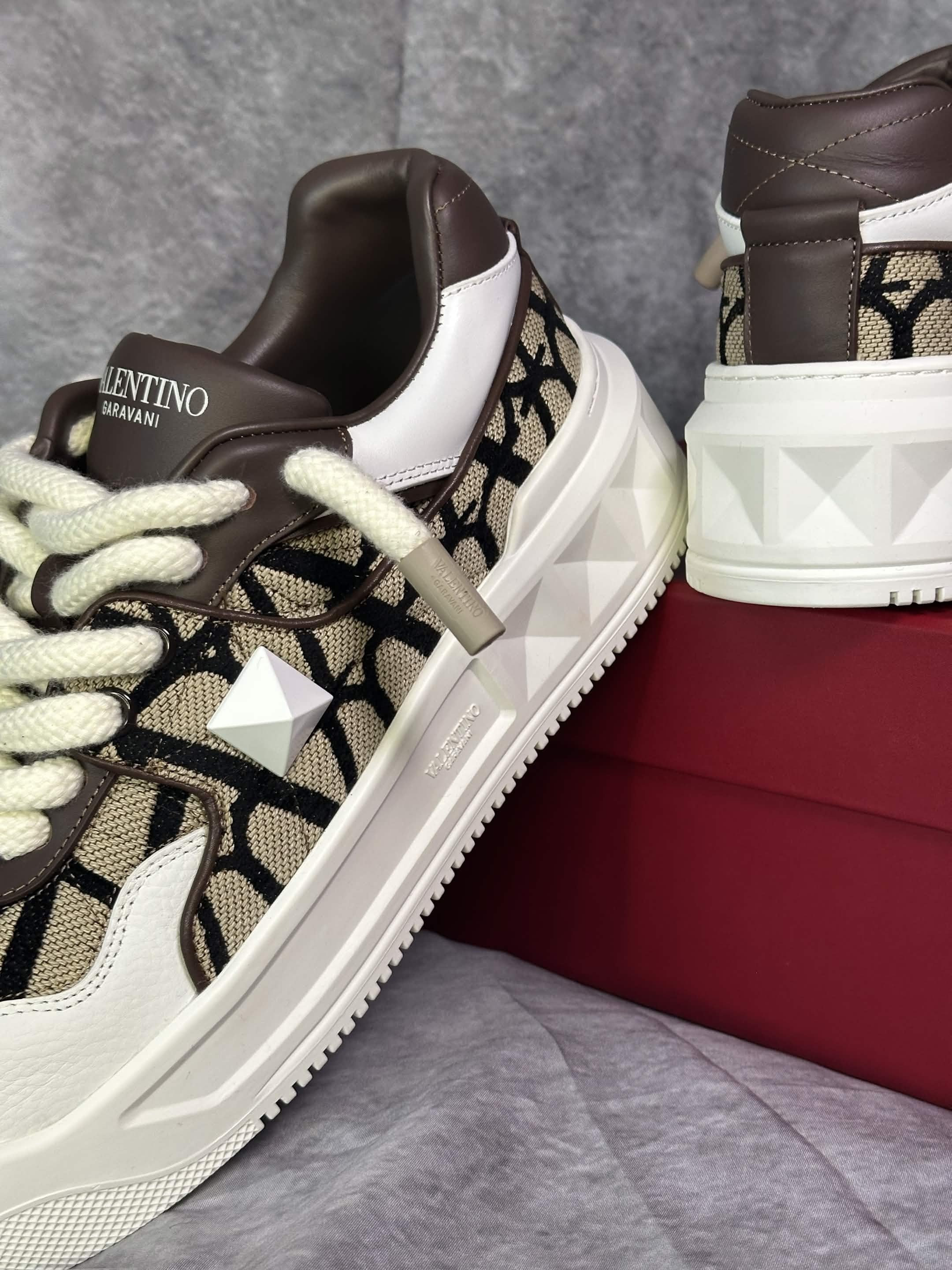 Valentino One Stud